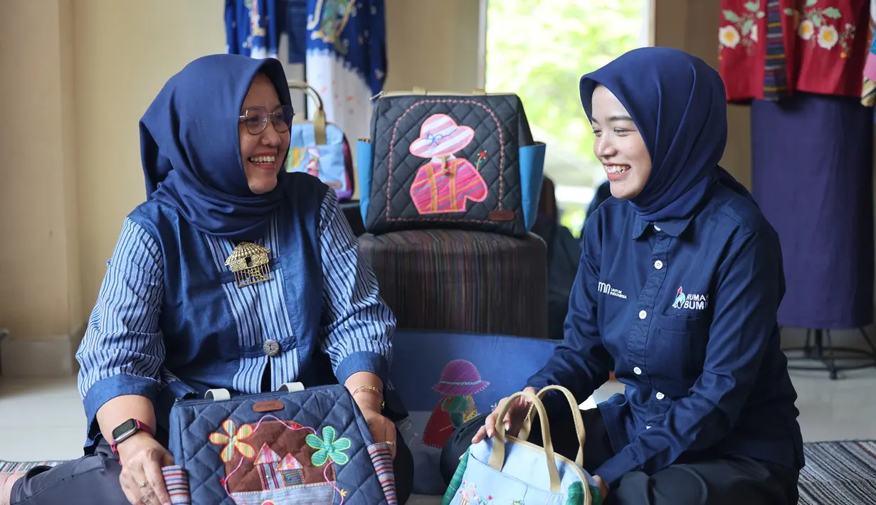 Mini galeri diOpeni yang dibangun dengan dukungan KUR BRI menjadi ruang display produk sekaligus meningkatkan kepercayaan konsumen meski berada di dalam gang.
