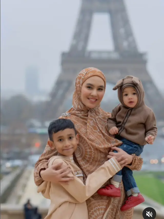 Momen liburan Kartika Putri di Paris. [Foto: Instagram/kartikaputriworld]