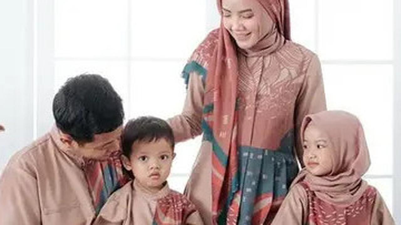 6 Inspirasi Model Baju Sarimbit Couple Keluarga, Tampil Serasi dan Elegan di Hari Raya Idul Adha 2025