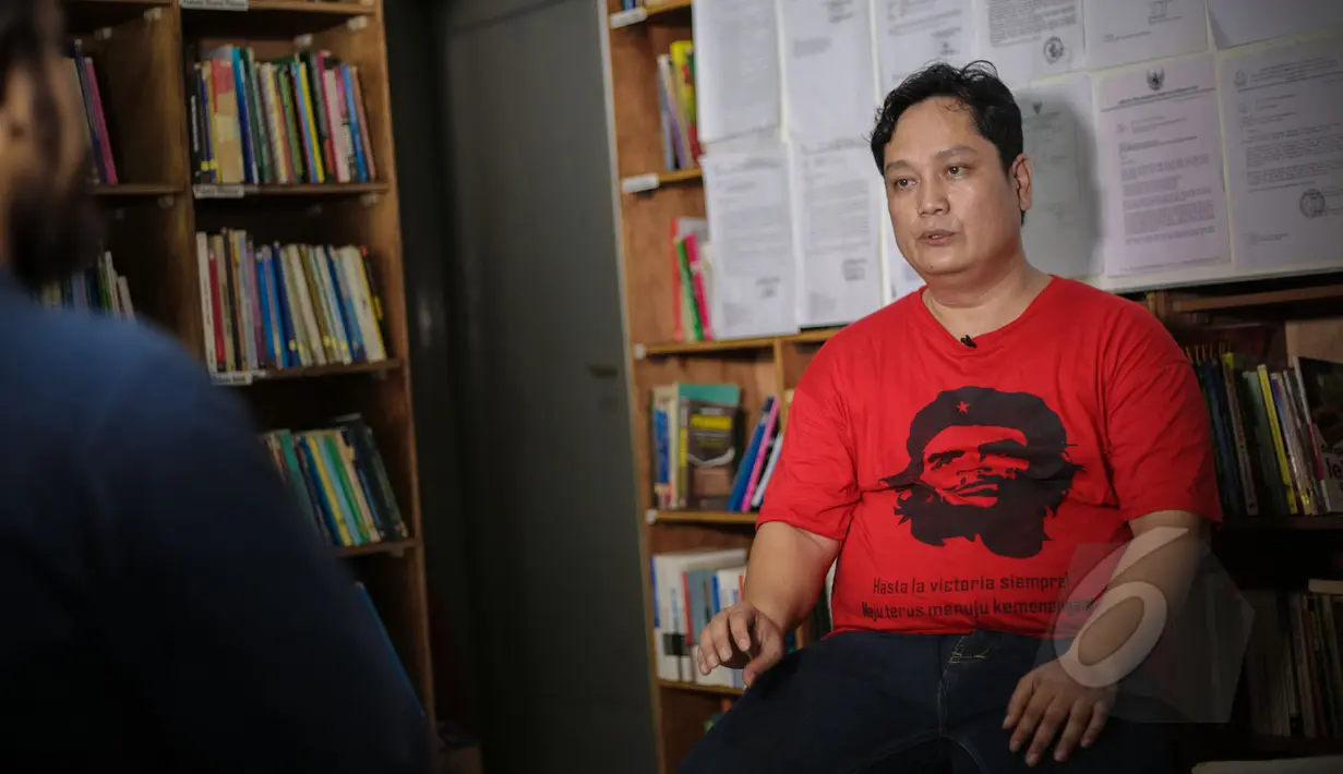 Tim kuasa hukum Wanipah, Iskandar Zulkarnaen dalam wawancara eksklusif dengan Liputan6.com di Kantor Sekretariat SPILN, Jakarta, Minggu (17/5). Wanipah, TKI asal Indramayu, dijatuhi vonis mati oleh pengadilan China. (Liputan6.com/Faizal Fanani)