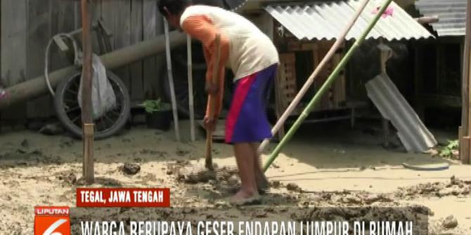 Usai Banjir Bandang, Warga Tegal Berjibaku dengan Lumpur Setebal 20 Sentimeter