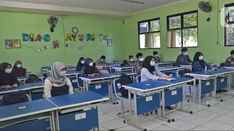 Banner Infografis Uji Coba Belajar Tatap Muka Sekolah di Jakarta. (Liputan6.com/Herman Zakharia)