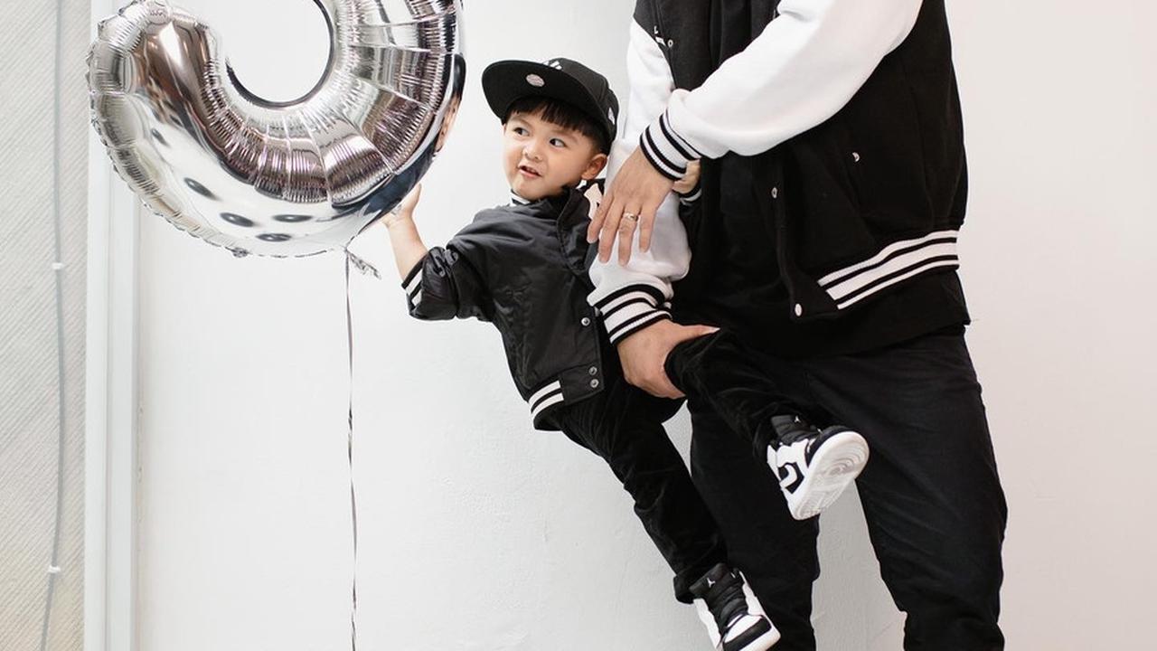 Bagi Glenn, Dante adalah hadiah ulang tahun terbaik dalam hidupnya. Dia sangat bahagia dengan kelahiran anak keduanya.