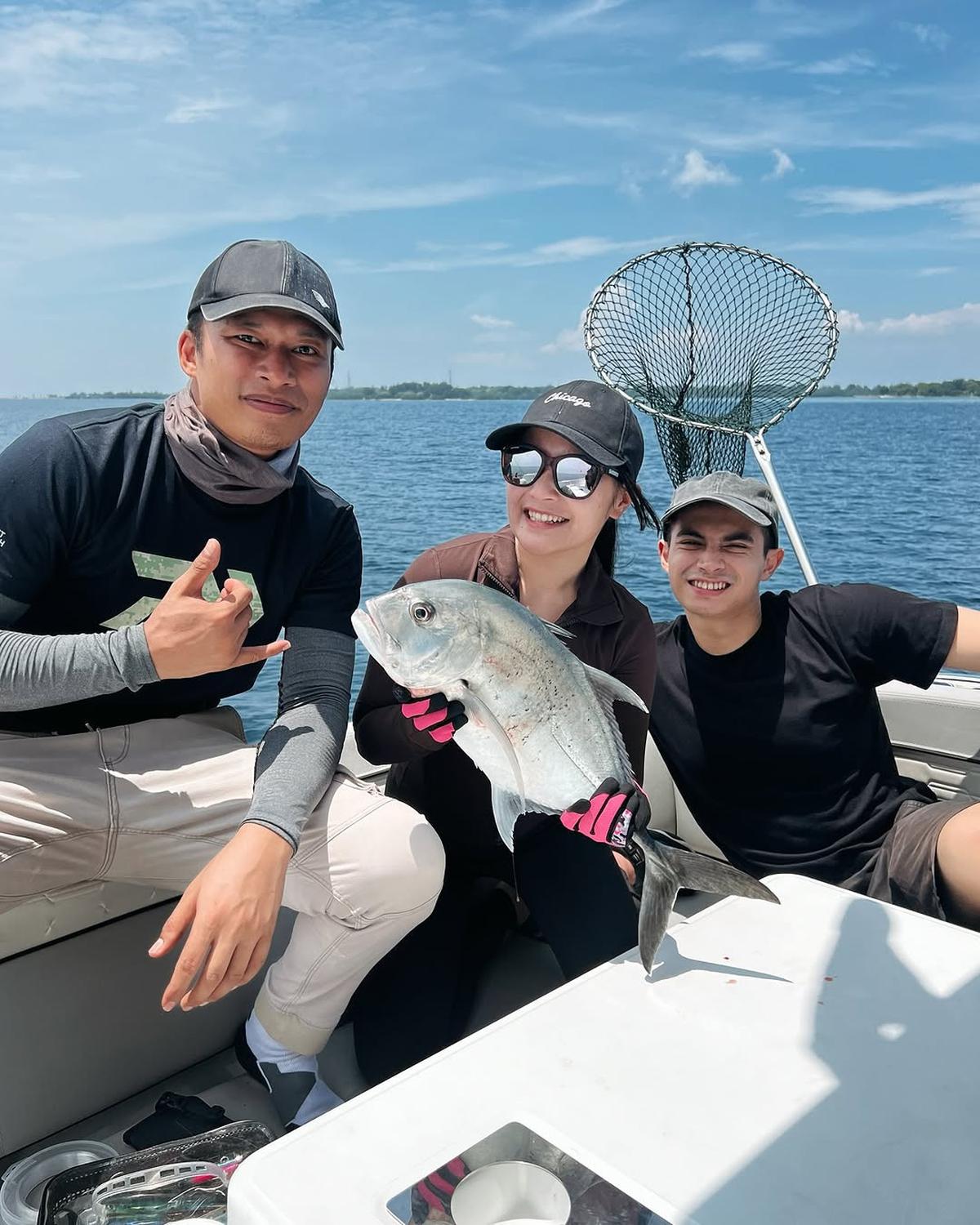 5 Artis Indonesia yang Punya Hobi Unik, Prilly Latuconsina Hobi Mancing Bareng Bapak-bapak