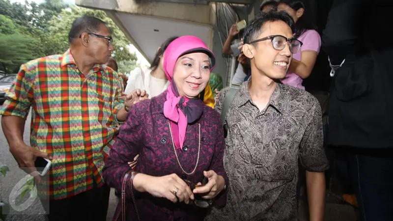 20160930-Ario Kiswinar Laporkan Mario Teguh ke Polda Metro Jaya-Jakarta