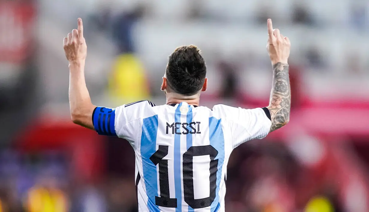 Pemain Argentina Lionel Messi melakukan selebrasi usai mencetak gol ke gawang Jamaika pada pertandingan persahabatan di Harrison, New Jersey, Amerika Serikat, 27 September 2022. Argentina menang 3-0 dengan Messi mencetak dua gol. (AP Photo/Eduardo Munoz Alvarez)