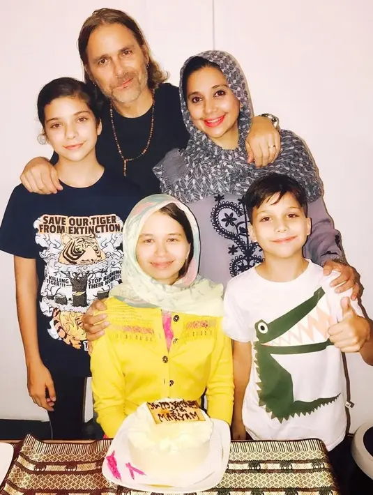 Ayu Azhari dan Mike Tramp (Instagram/ayukhadijahazhari)