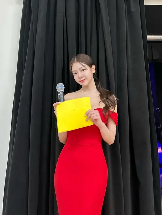 Minji sendiri berusia 26 tahun dan berprofesi sebagai pembawa berita. Namanya mulai jadi sorotan karena sikapnya. [Instagram.com/@joymingzi_]