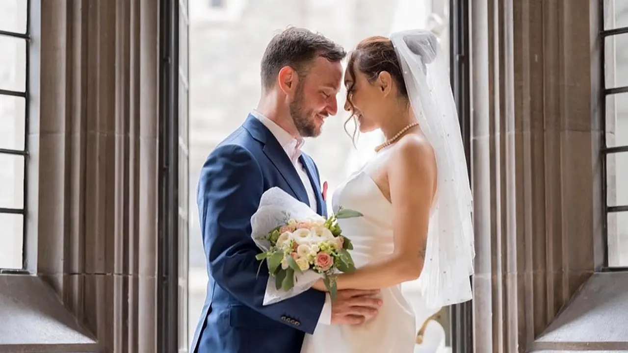 Foto pernikahan Dewi Rezer dengan kekasihnya Ethan Alarmk. (Foto: Instagram/dewirezer)