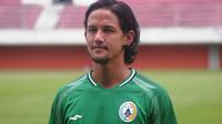 Irfan Bachdim saat perkenalan sebagai pemain baru PSS Sleman. (Bola.com/Vincentius Atmaja)