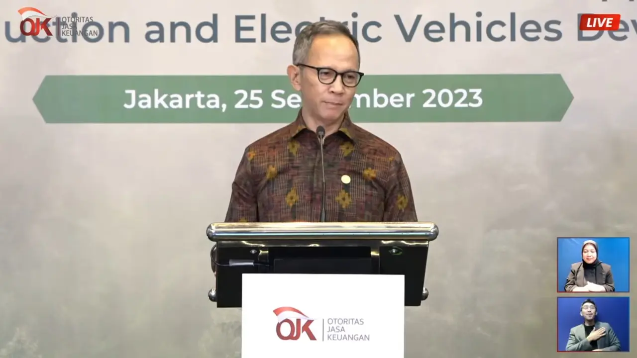 Ketua Dewan Komisioner Otoritas Jasa Keuangan (OJK) Mahendra Siregar dalam OJK International Research Forum 2023, di Jakarta, Senin (25/9/2023). (Arief/Liputan6.com)