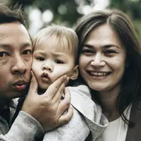 Keluarga kecil pasangan Ringgo Agus Rahman dan Sabai Morsheck selalu terlihat bahagia. Terlebih setelah kehadiran seorang anak laki-laki yang bernama Bjorka Dieter Morscheck. (Instagram/sabaidieter)