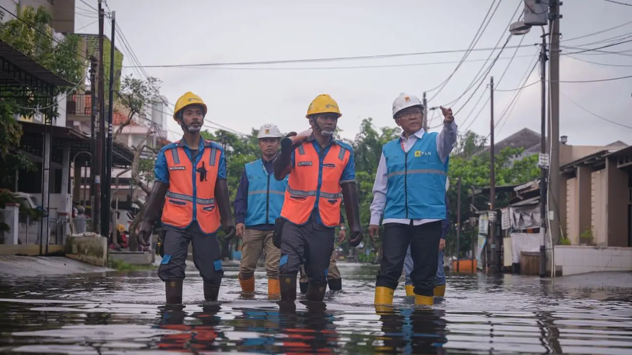 PLN mengimbau masyarakat untuk meningkatkan kewaspadaan, khususnya instalasi kelistrikan rumah tangga pada saat hujan lebat yang disertai angin maupun banjir. (Dok PLN)