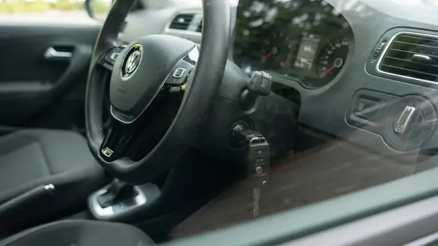 Kunci Mobil Tertinggal di Dalam Mobil