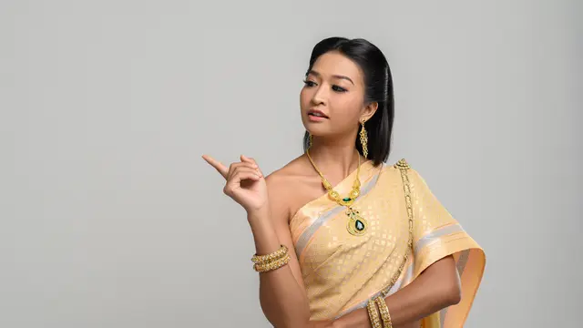 4 Kategori Warna Outfit yang Cocok di Mix & Match dengan Aksesori Emas dan Silver (photo by freepik.com)