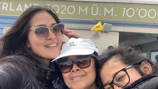6 Potret Kebersamaan Gracia Indri dan Gisela Cindy Bareng Ibunda, Selalu Kompak