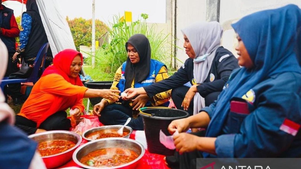 Dapur Umum Kemensos Salurkan 164 Ribu Porsi Makanan Harian untuk Korban Banjir Sumatera