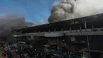 Lelaki bertubuh tegap itu mencoba menahan tangis saat bercerita soal api yang membakar toko dan juga harapan tiga anaknya.