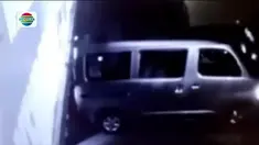 Guna pemeriskaan lebih lanjut, tersangka digelandang menuju Mapolresta Palembang. Polisi hingga kini terus memburu empat pelaku yang masih buron.