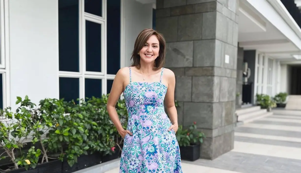 Belakangan ini memang penampilan Donna Agnesia tengah menjadi sorotan. Model sekaligus aktris ini tampil semakin langsing usai menjalani diet. Apalagi ia pun banyak melakukan olahraga, seperti halnya basket yang baru-baru ini ia lakukan bersama para selebriti lainnya. (Liputan6.com/IG/@dagnesia)