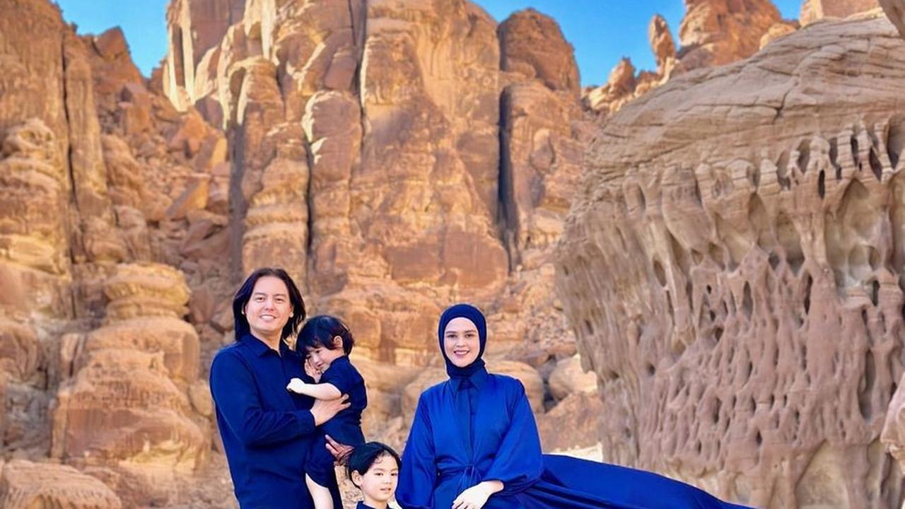 Pengunjung Al Ula tidak hanya dapat menikmati pemandangan alam yang indah, tetapi juga melakukan berbagai aktivitas menarik, seperti menuruni gunung, menyusuri gurun pasir, mengamati bintang, dan mendaki lembah serta bukit pasir.<br>