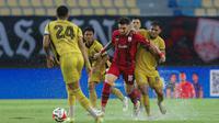 Gelandang Persis Solo, Dejan Tumbas, menyumbangkan satu gol saat timnya menang 2-1 atas Semen Padang pada laga pekan ke-27 BRI Super League di Stadion Manahan, Solo, Minggu (12/04/2026) sore WIB. (dok. Persis Solo)