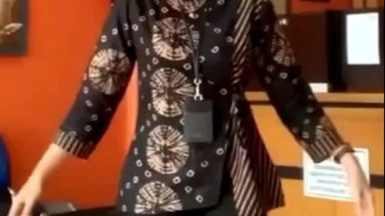 9. Batik Kerja Jumputan Hitam<br>