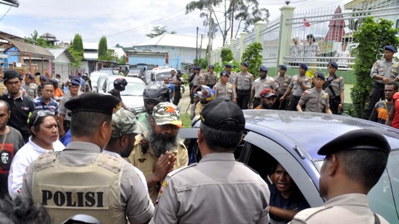 Bebas, aktivis pro-kemerdekaan Papua disambut ratusan pendukung