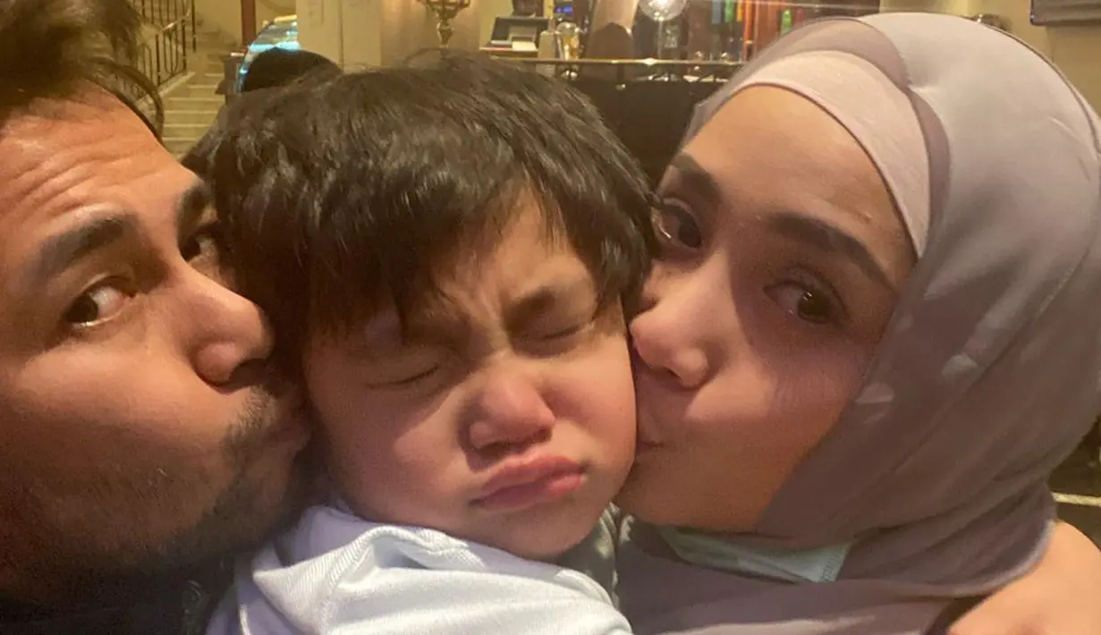 Raffi Ahmad dan Nagita Slavina (Instagram/raffinagita1717)