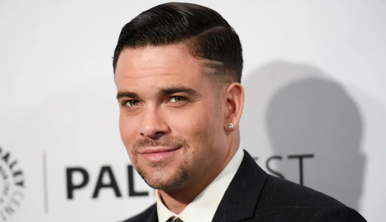 Sebelum ditemukan tewas gantung diri, Mark Salling sering tertangkap menyembunyukan luka-luka ditubuhnya dengan menggunakan kaus lengan panjang. (National Post)