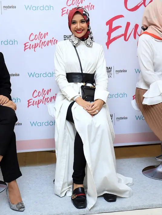 Demi mengangkat kista cokelat itu, Zaskia  Sungkar harus menjalani dua kali operasi. Istilah kedokteran untuk pengangkatan endotermiosis tersebut yakni Laparaskopi dan open surgery. (Deki Prayoga/Bintang.com)