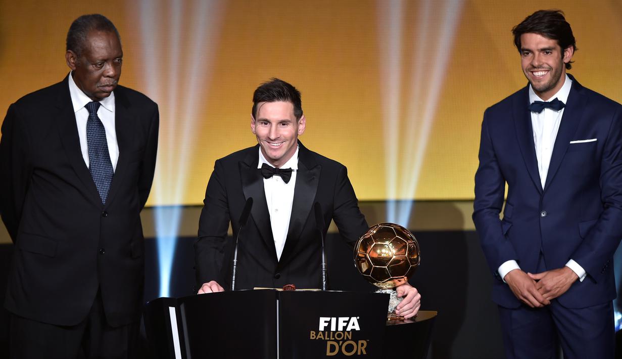 Messi memperoleh suara terbanyak dengan 41,33 persen mengalahkan Cristiano Ronaldo yang meraih 27,76 persen suara, dan Neymar menempati urutan ketiga dengan 7,86 persen. (AFP/Fabrice Coffrini)