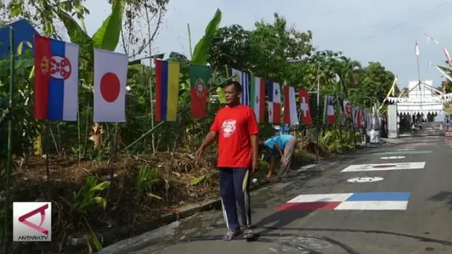 Dalam perhelatan Pilkada kali ini terlihat pemandangan unik di sejumlah Tempat Pemungutan Suara (TPS).