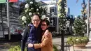 Peluk mesra Bunga dan Sukhdev ketika menghabiskan waktu liburan mereka di Amerika beberapa waktu lalu.(Liputan6.com/IG/@bungazainal05)