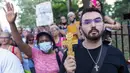 Orang-orang melakukan protes menentang mandat vaksinasi COVID-19, di New York, Rabu (25/8/2021). Persyaratan wajib vaksinasi tersebut didorong oleh lonjakan kasus virus corona Covid-19 varian delta. (AP Photo/Mary Altaffer)
