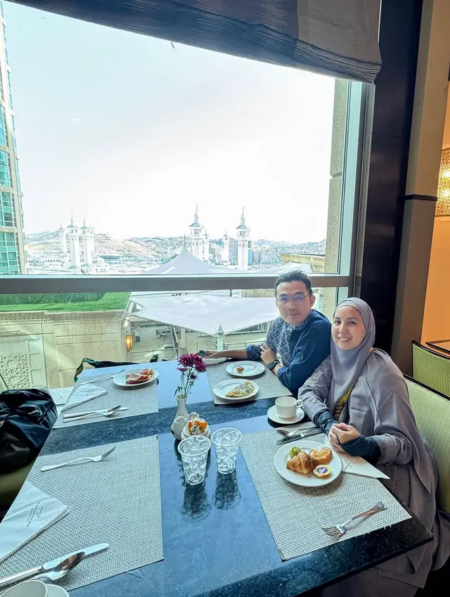 Potret gaya 6 seleb cantik jalani ibadah haji 2025, anggun dan syar'i