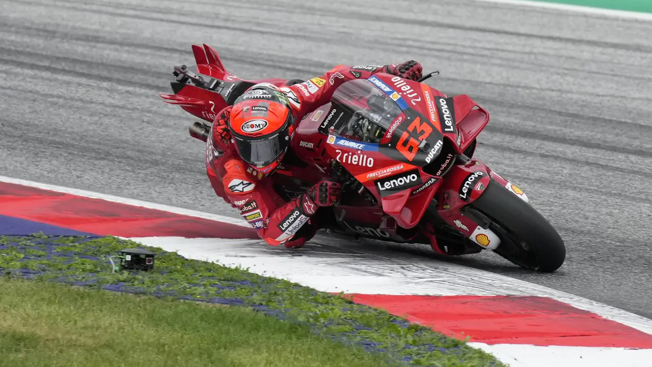 Foto: Kalahkan Fabio Quartararo, Francesco Bagnaia Juara di MotoGP Austria 2022