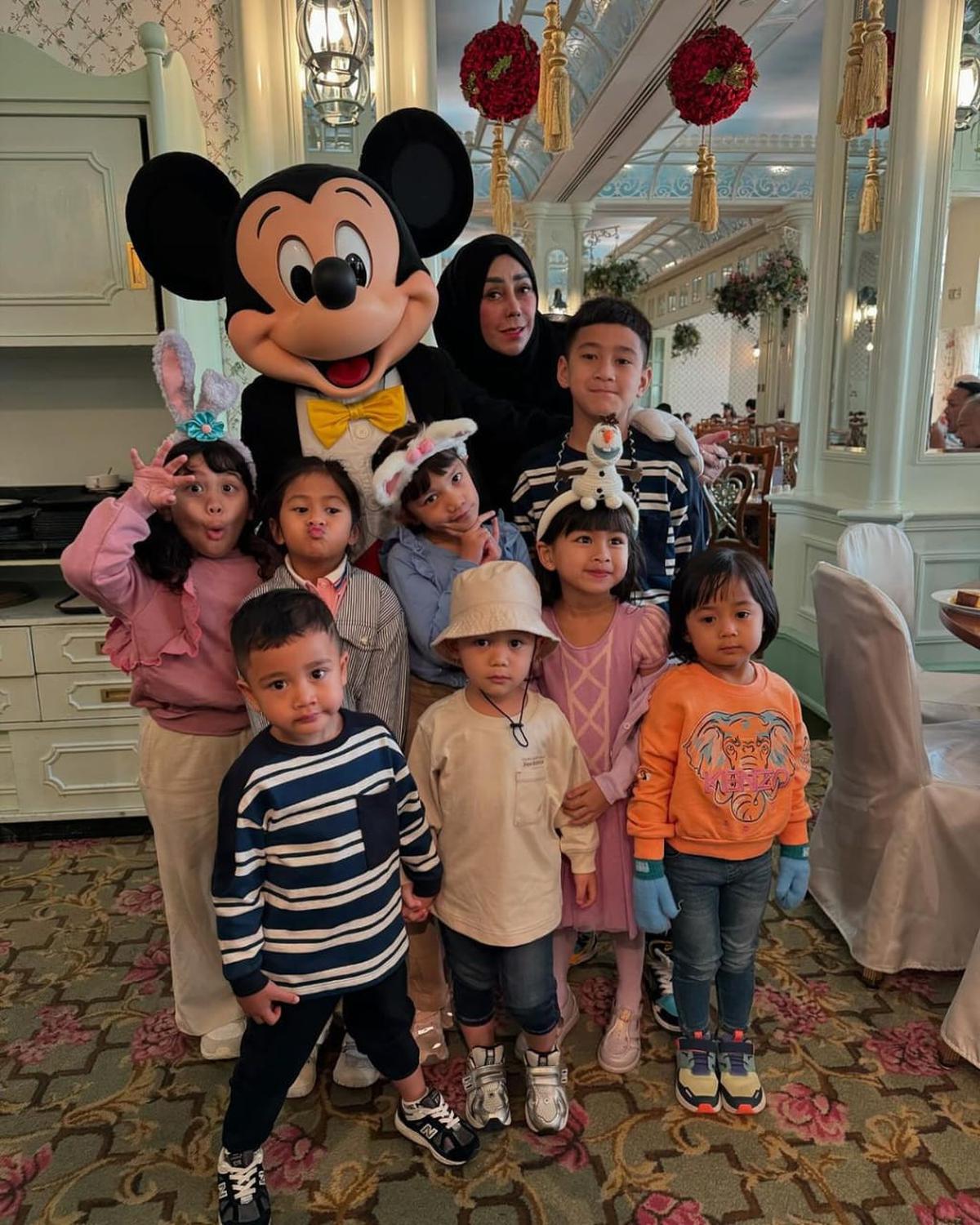 Rayyanza dan Ukkasya Lakukan Playdate saat di Hongkong