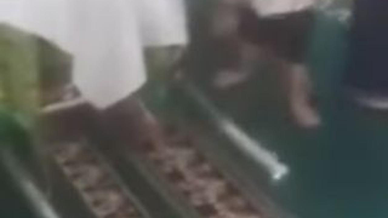 Anak Kecil Ditinggal Ibu Meninggal<br>