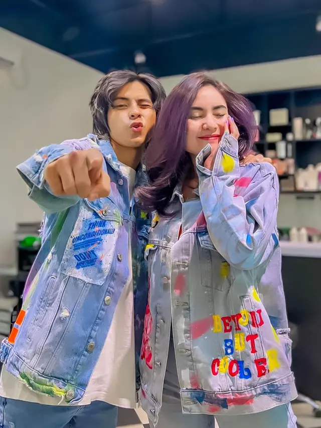 Istri Hamil Anak Pertama, Ini 6 Potret Mesra Arnold Leonard dan Moniq Crasivaya