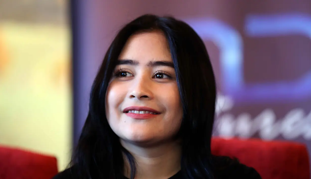 Saat menjalani syuting film yang diangkat dari novel yang ditulis Risa Saraswati tersebut, Prilly Latuconsina juga dibuka mata batinnya. Ia melihat sosok-sosok makhluk gaib yang tak terlihat oleh kasat mata. (Nurwahyunan/Bintang.com)