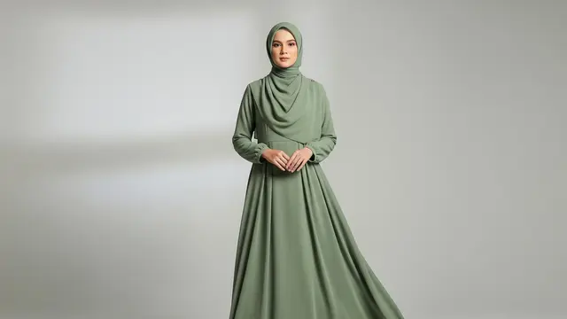 Gamis Minimalis dengan Siluet Flowy