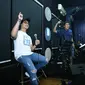 Afgan dan Erwin Gutawa di sesi latihan untuk HUT SCTV ke-26. (Galih W. Satria/Bintang.com)