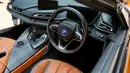 Desain interior mobil hybrid tenaga listrik BMW i8 Roadster dipamerkan dalam GAIKINDO Indonesia International Auto Show 2019 di ICE BSD, Tangerang, Jumat (19/7/2019). Mobil kombinasi BMW TwinPower Turbo dan teknologi BMW eDrive mampu menghasilkan tenaga maksimal 374 hp. (Liputan6.com/Fery Pradolo)