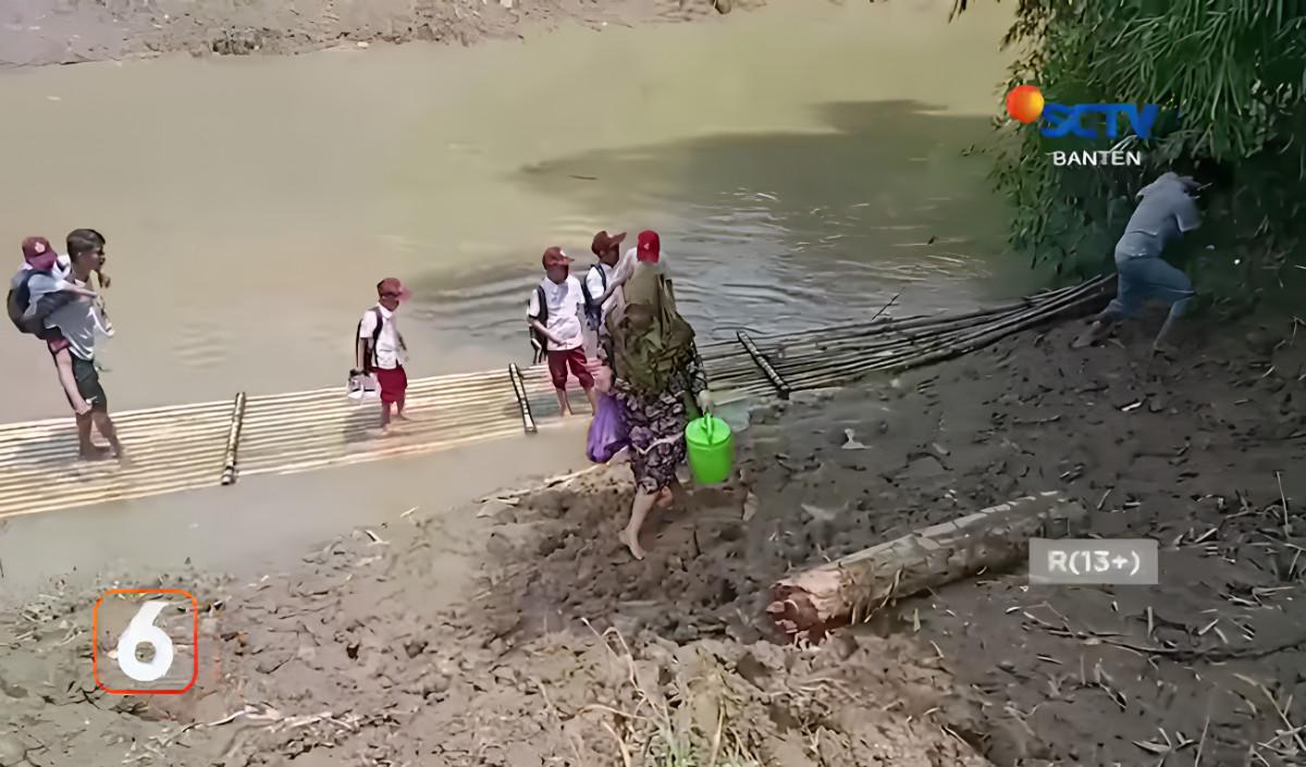 Rakit Swadaya Warga jadi Penyelamat