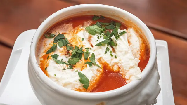 Ingin Membuat Sup yang Kaya Rasa? Coba Resep Sup Tomat Roasted Paprika dengan Rasa Smoky yang Hangat dan Lezat