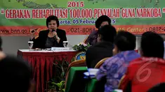 Dra. Sinta Dame Simanjuntak, MA (Direktur Pemberdayaan Alternatif Deputi Bidang Pemberdayaan Masyarakat BNN) saat menjadi pembicara "Gerakan Rehabilitasi 100.000 Penyalah Guna Narkoba", Jakarta, Kamis (5/1/2015). (Liputan6.com/Johan Tallo)