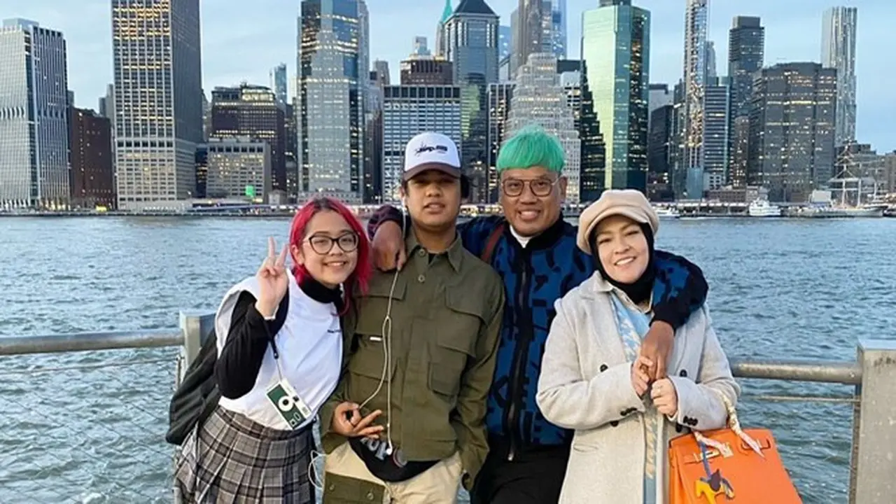 7 Potret Keluarga Uya Kuya Habiskan Libur Akhir Tahun di Amerika, Tampil Stylish