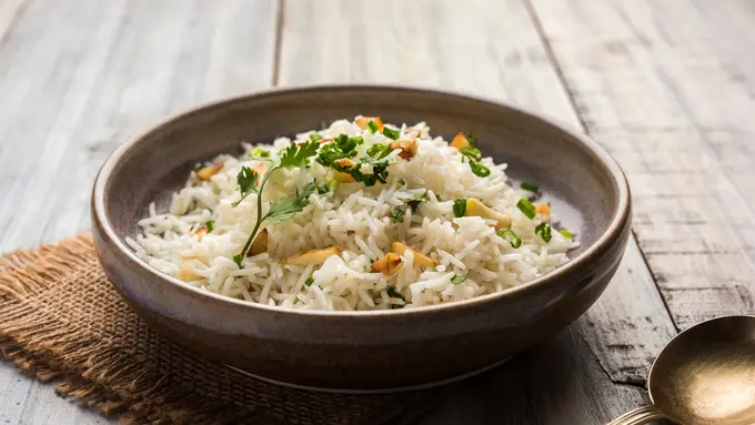 Resep Nasi Daun Jeruk Simpel Pakai Rice Cooker yang Guriih dan Aromatik