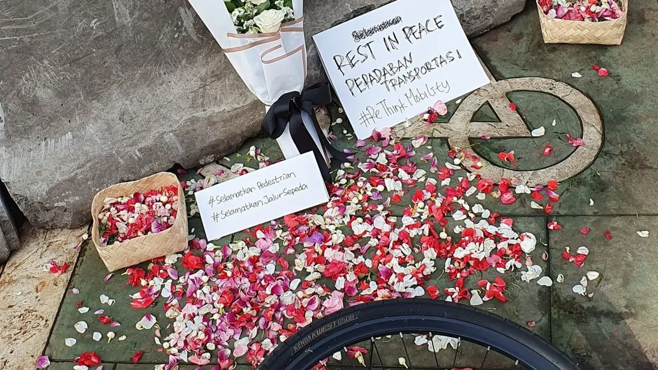 Aksi Tabur Bunga Greenpeace